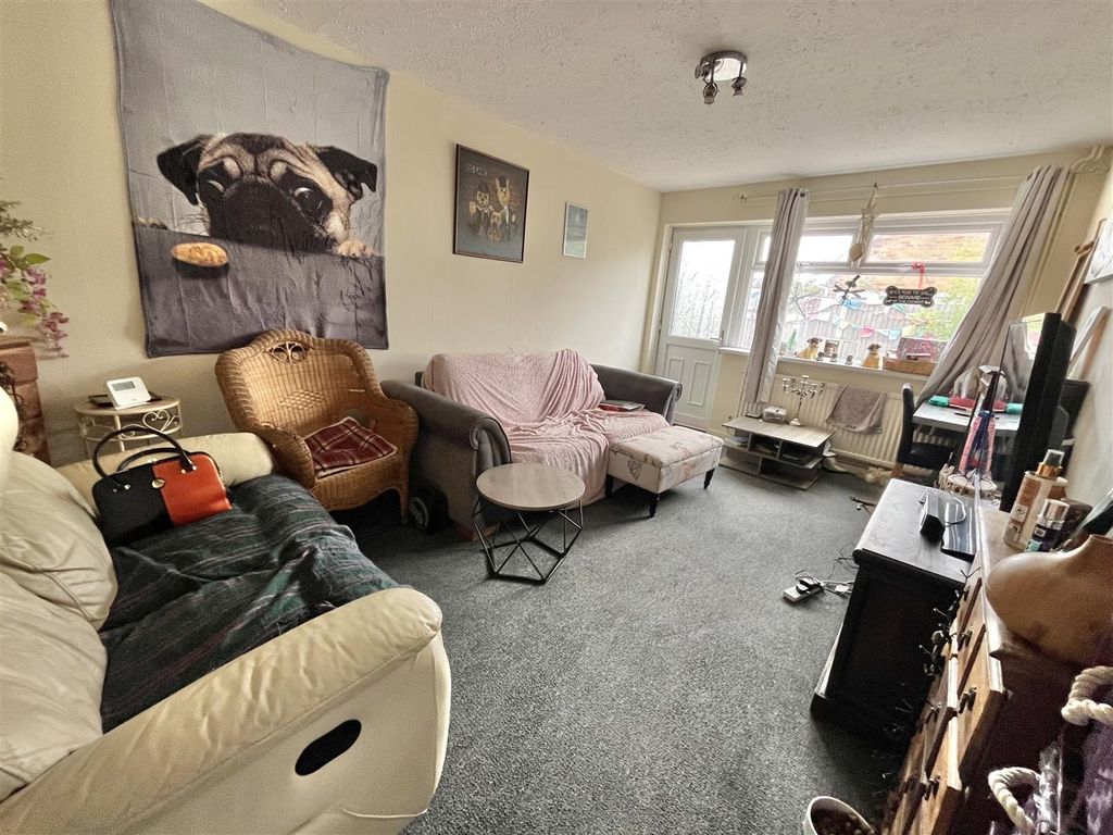 Property photo 2 of 17 Lounge