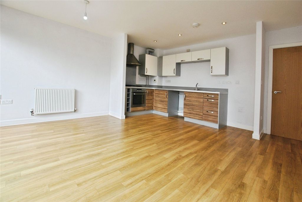 Property photo 3 of 8 Picture No. 15