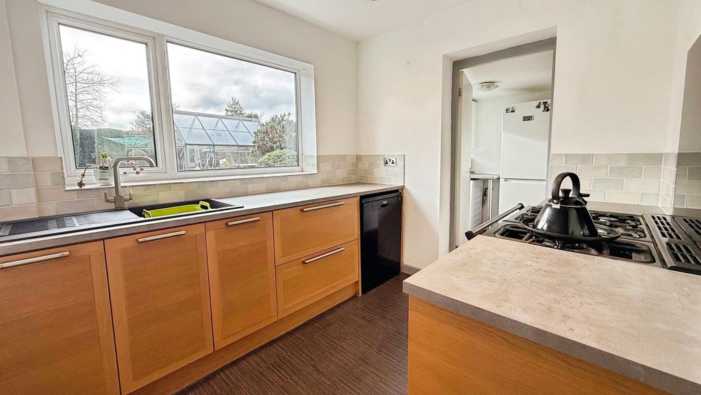 Property photo 3 of 17 Kitchen