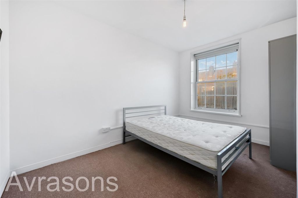 Property photo 2 of 11 Bedroom