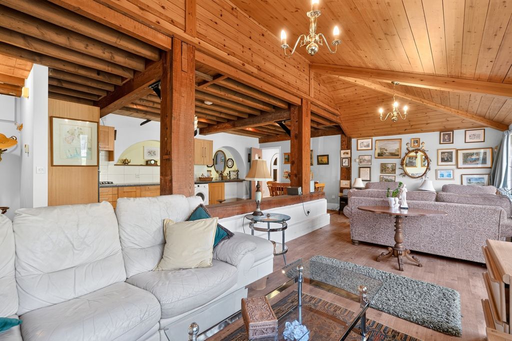 Property photo 3 of 22 Pbox-Img.Jpg