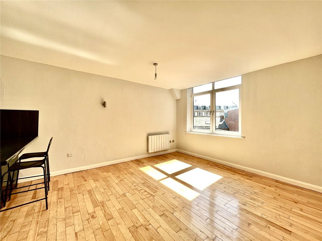 Property photo 3 of 18 Picture No. 02