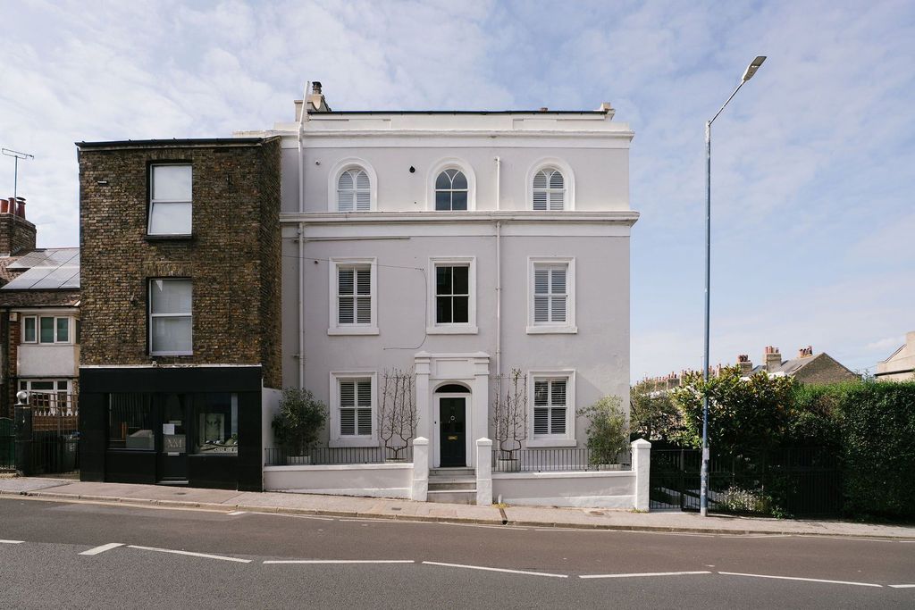Property photo 1 of 50
