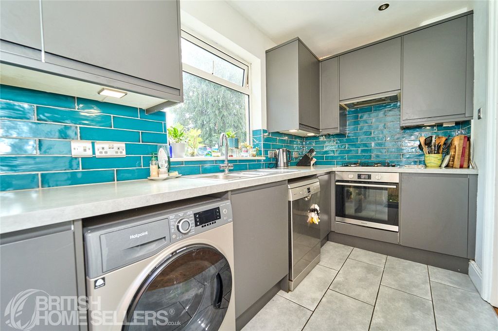 Property photo 3 of 23 Picture No. 15