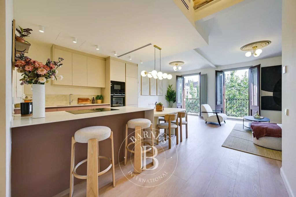 Property photo 1 of 45 Renovated Apartment With Privileged Views Of The Arc De Triomf