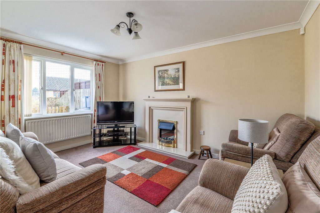 Property photo 3 of 26 Lounge