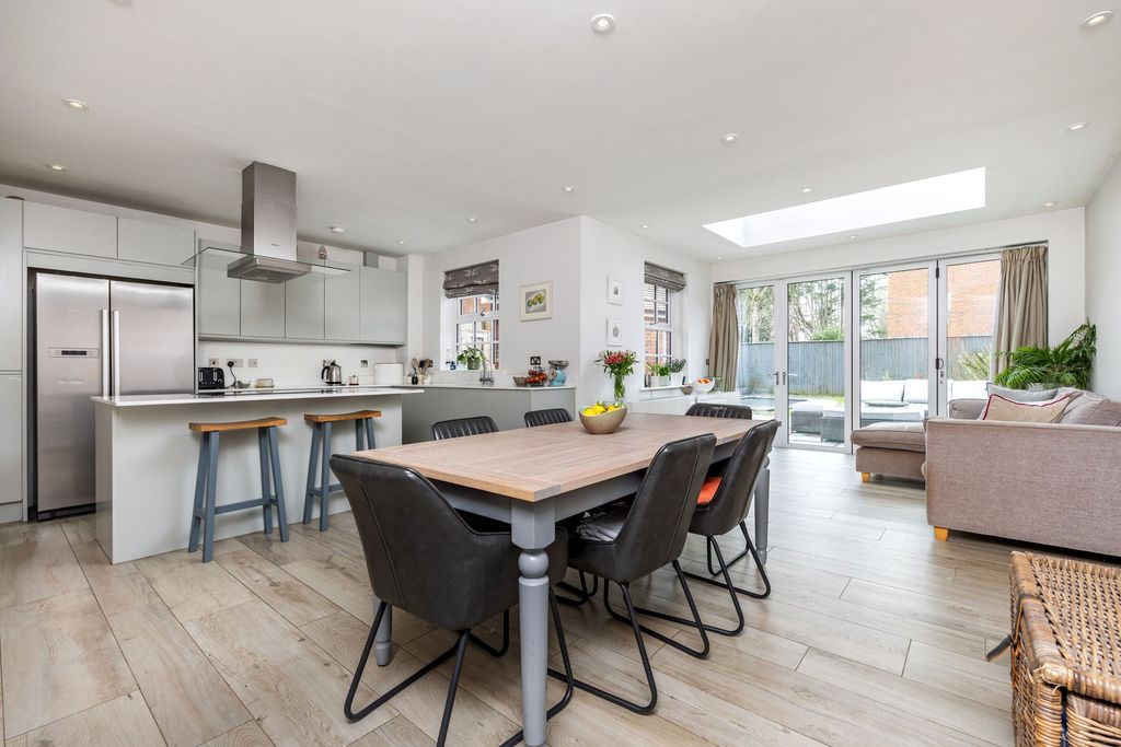 Property photo 2 of 12