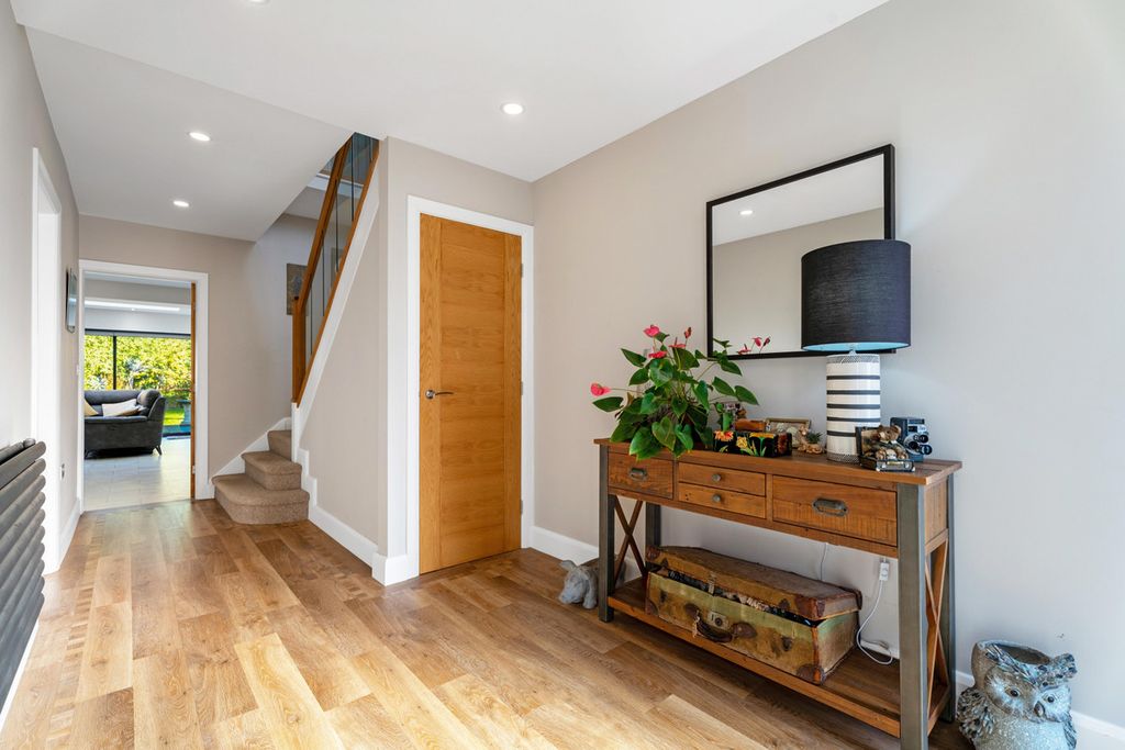 Property photo 3 of 27