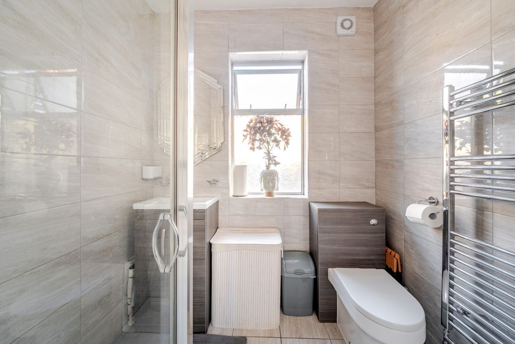 Property photo 3 of 15 1372336-10-68Fb6c...