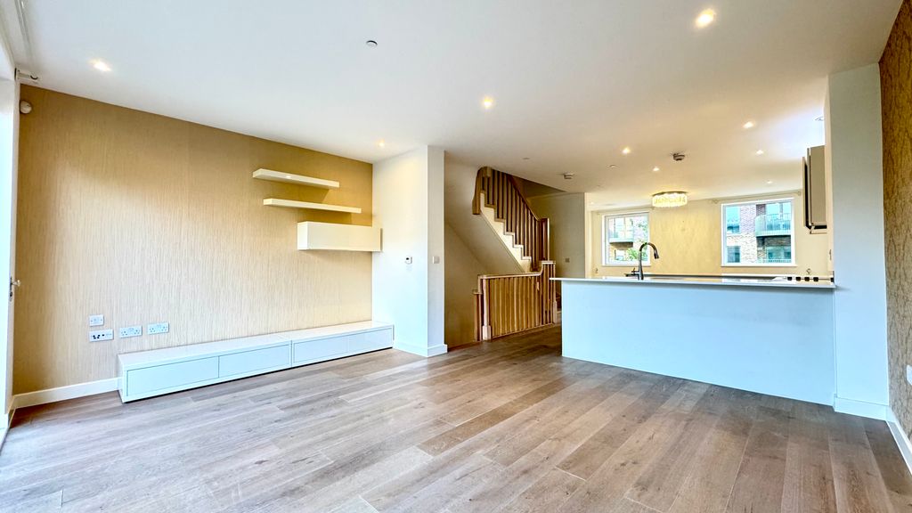 Property photo 2 of 25