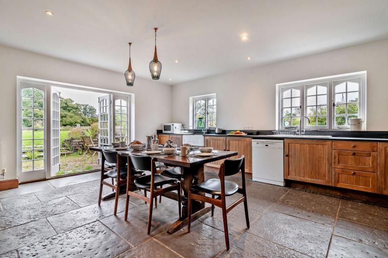 Property photo 3 of 26 Hmkitchen2.Jpg