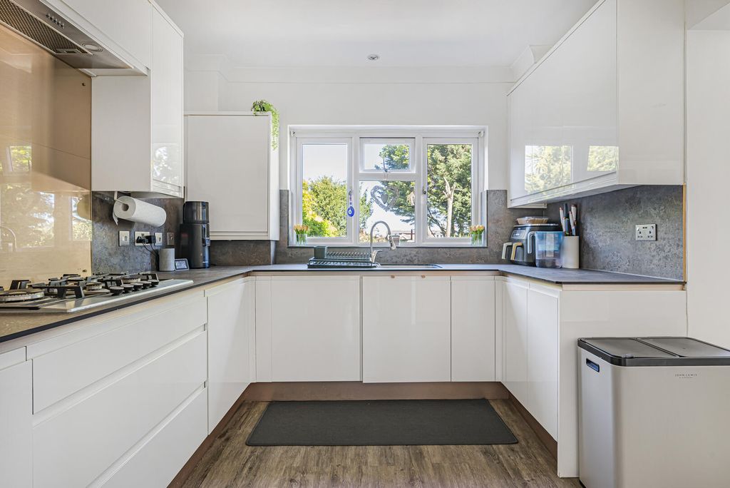 Property photo 3 of 30 Kitchen