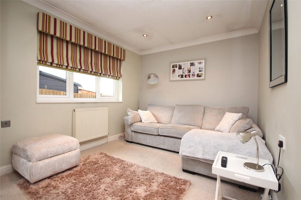 Property photo 2 of 9 Lounge