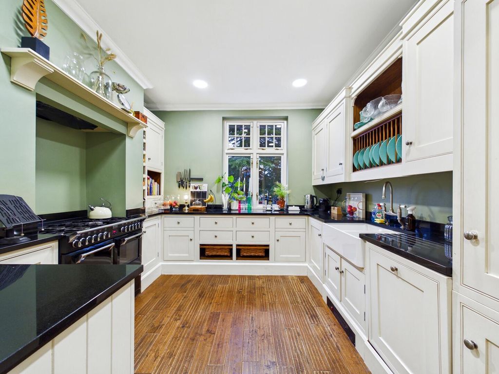 Property photo 2 of 25 Kitchen
