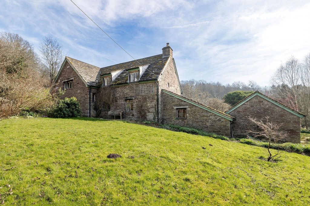 Property photo 3 of 33 Image