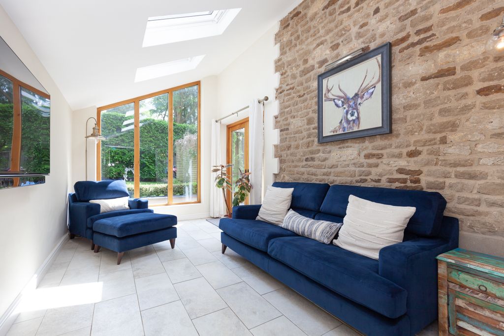 Property photo 3 of 10 Photo 03