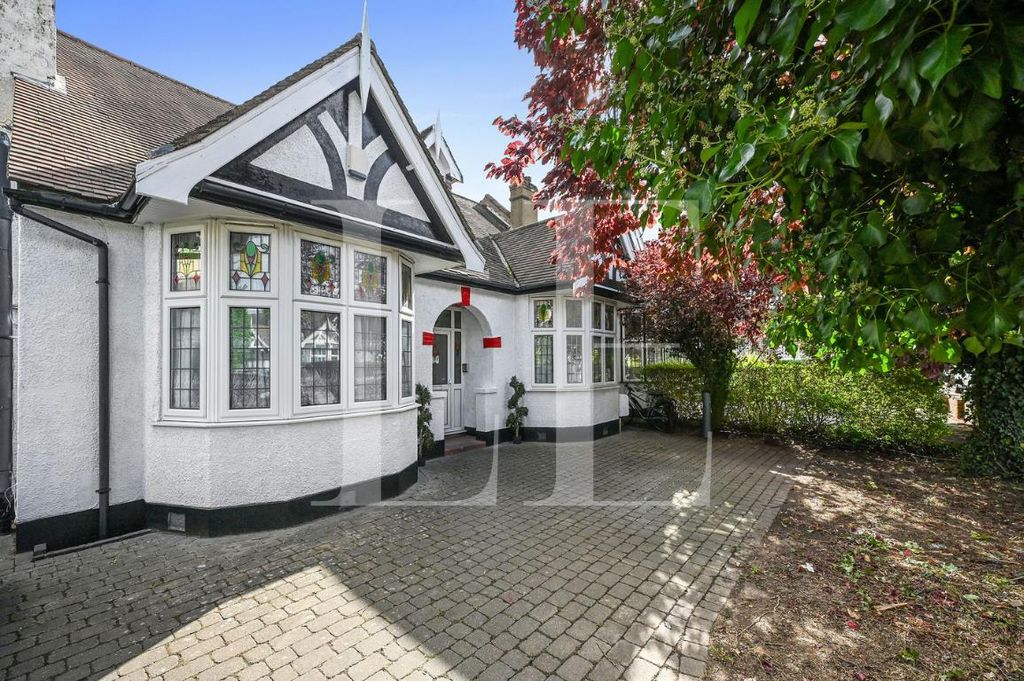 Property photo 2 of 15 47 Westrow Gdn (2).Png