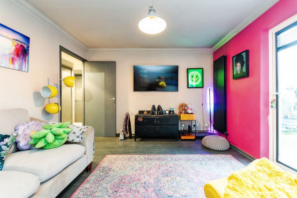 Property photo 2 of 17