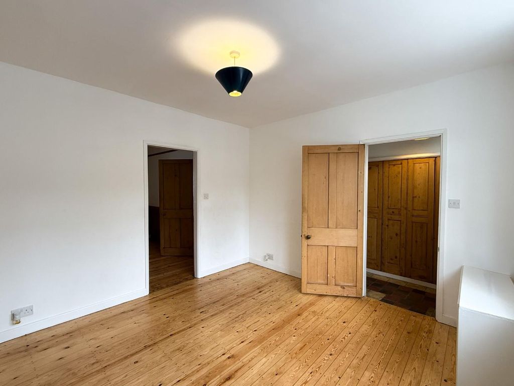 Property photo 3 of 18 Living Room