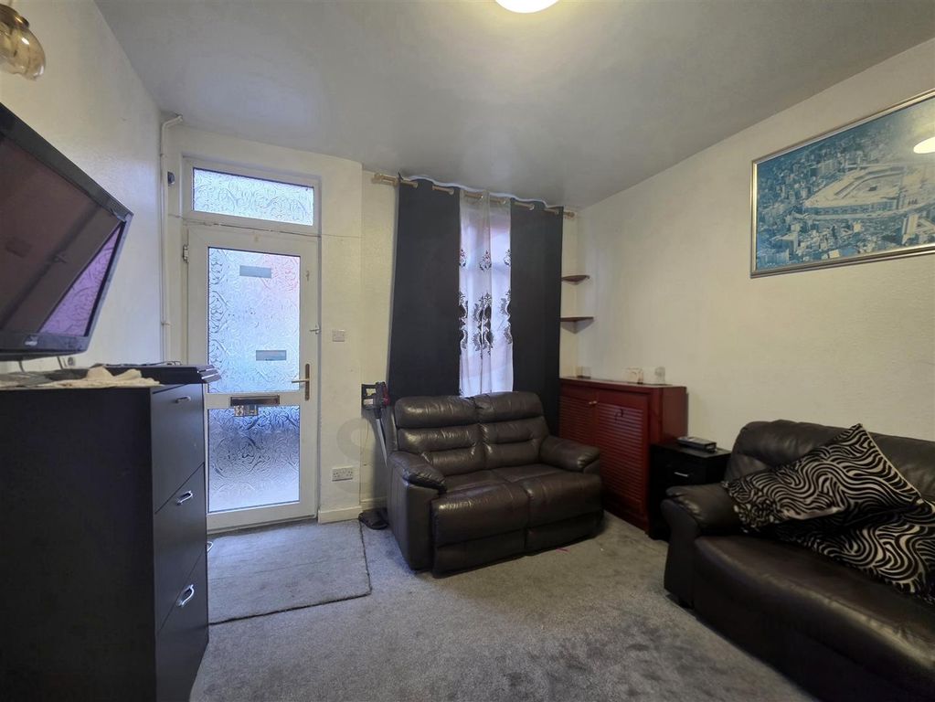 Property photo 2 of 9 Lounge