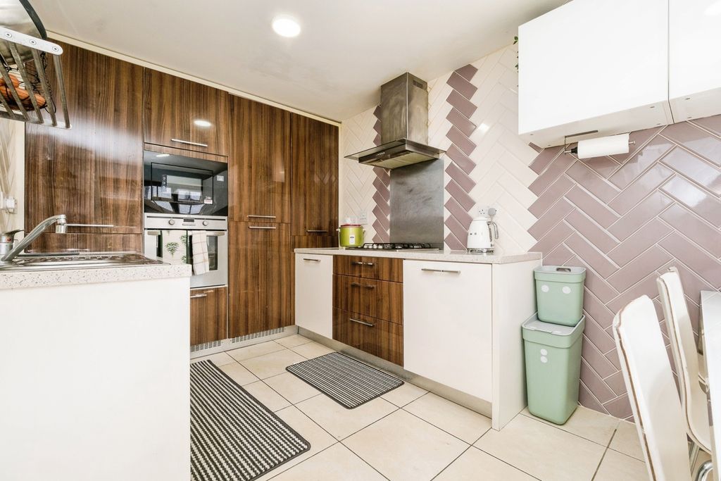 Property photo 3 of 17 Pbox-Img.Jpg