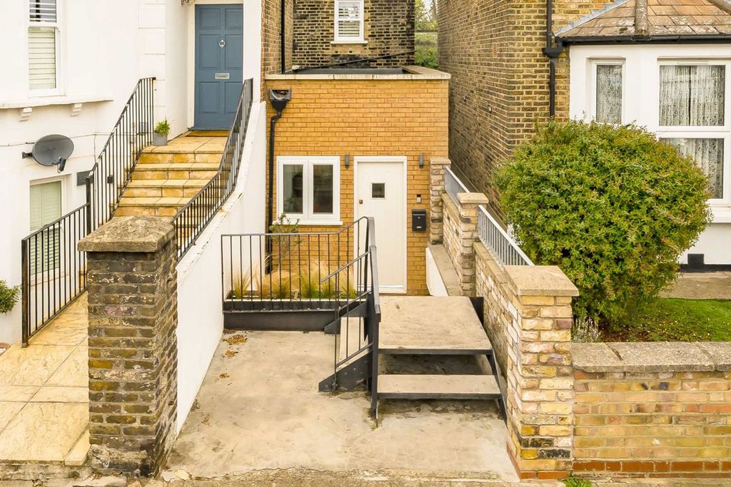 Property photo 1 of 5