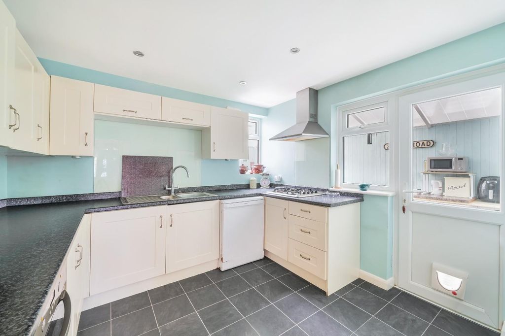 Property photo 3 of 20 Rosedale Road