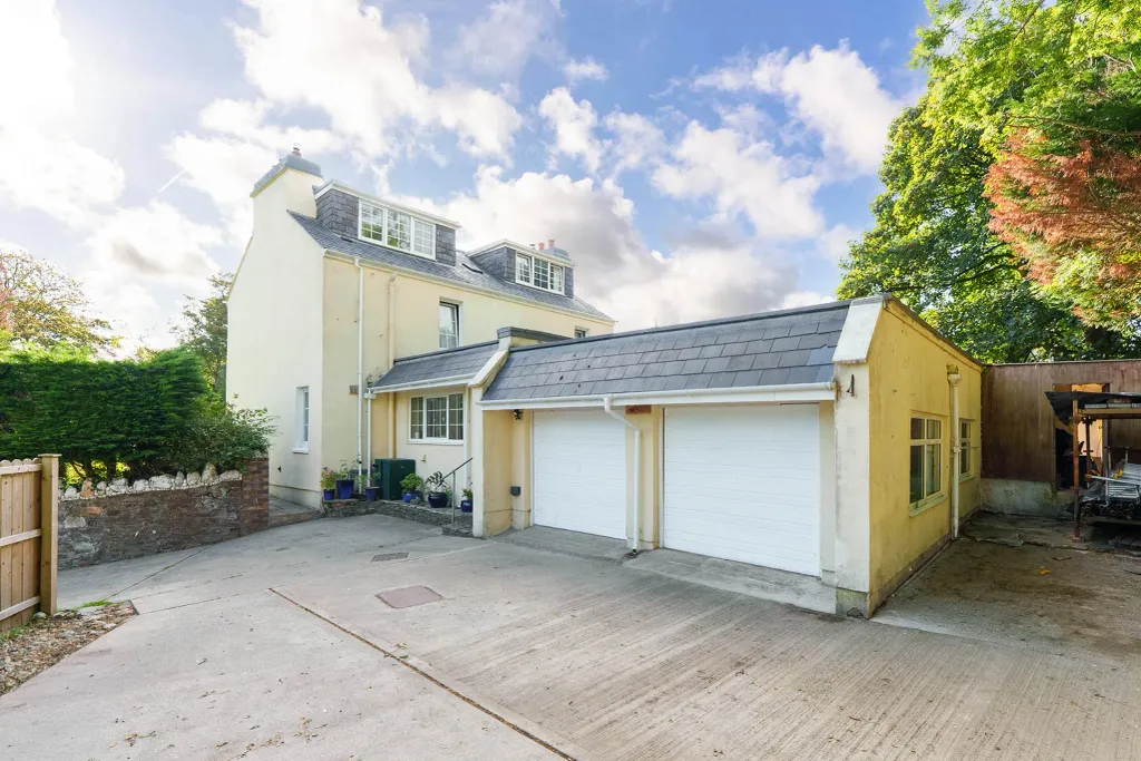 Property photo 3 of 42