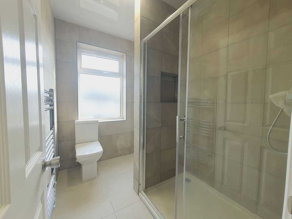 Property photo 1 of 10 Shared Bathroom Rooms 2,3,4