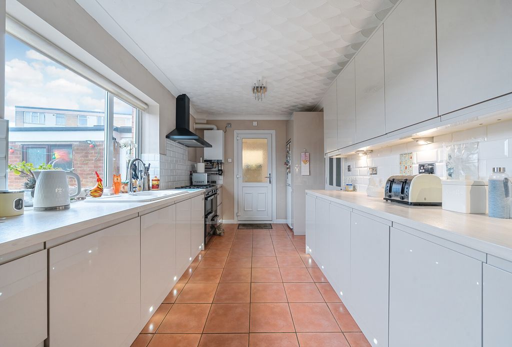 Property photo 3 of 16 1404236-12-6985c5...