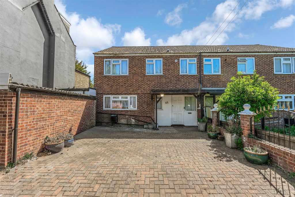 Property photo 2 of 18