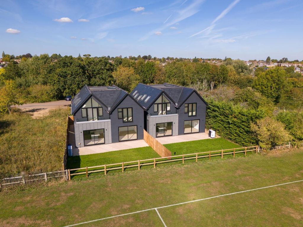 Property photo 3 of 42