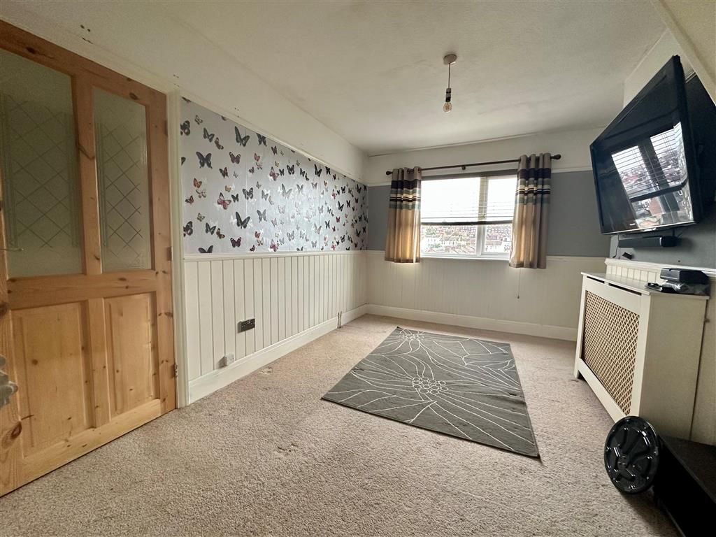 Property photo 3 of 6 Lounge