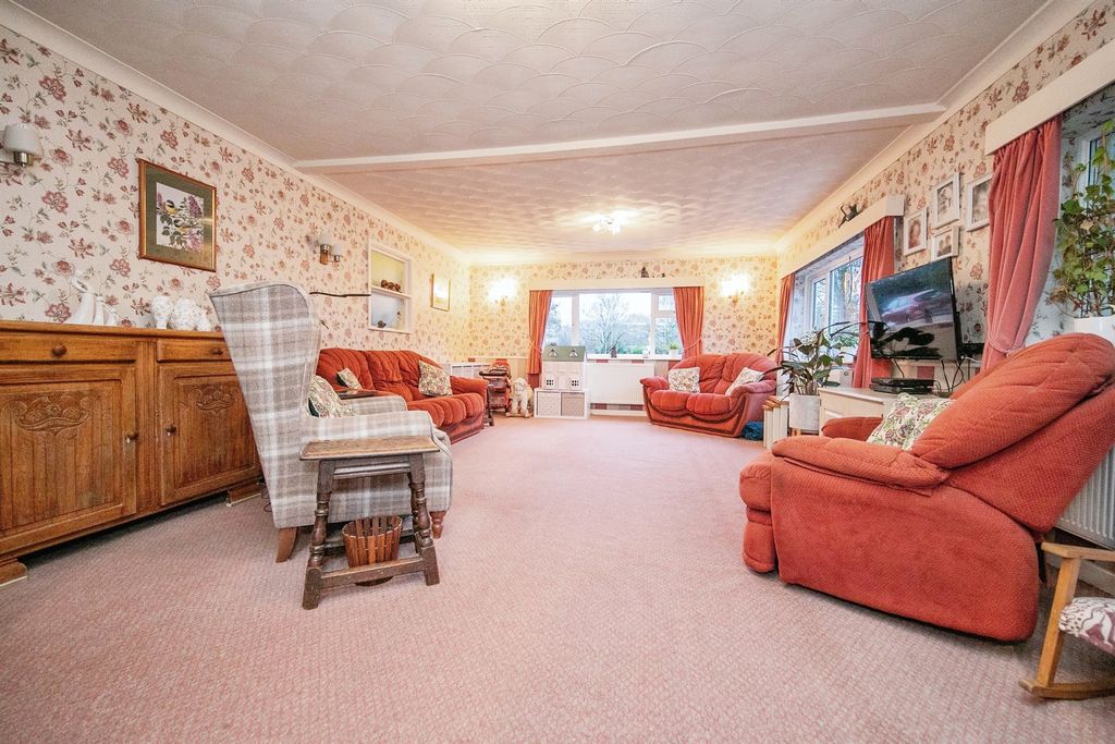 Property photo 2 of 28