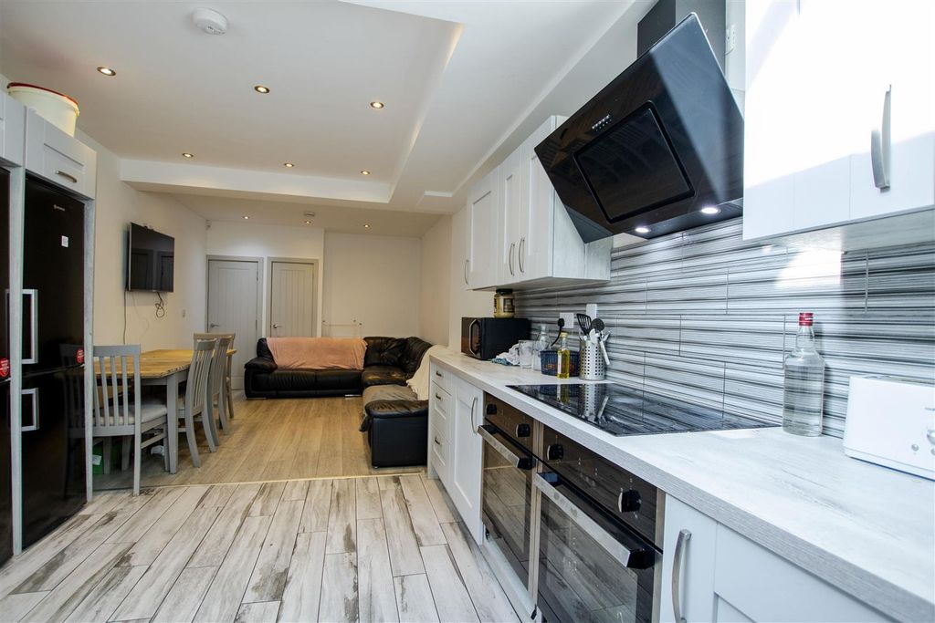 Property photo 3 of 37 Approach