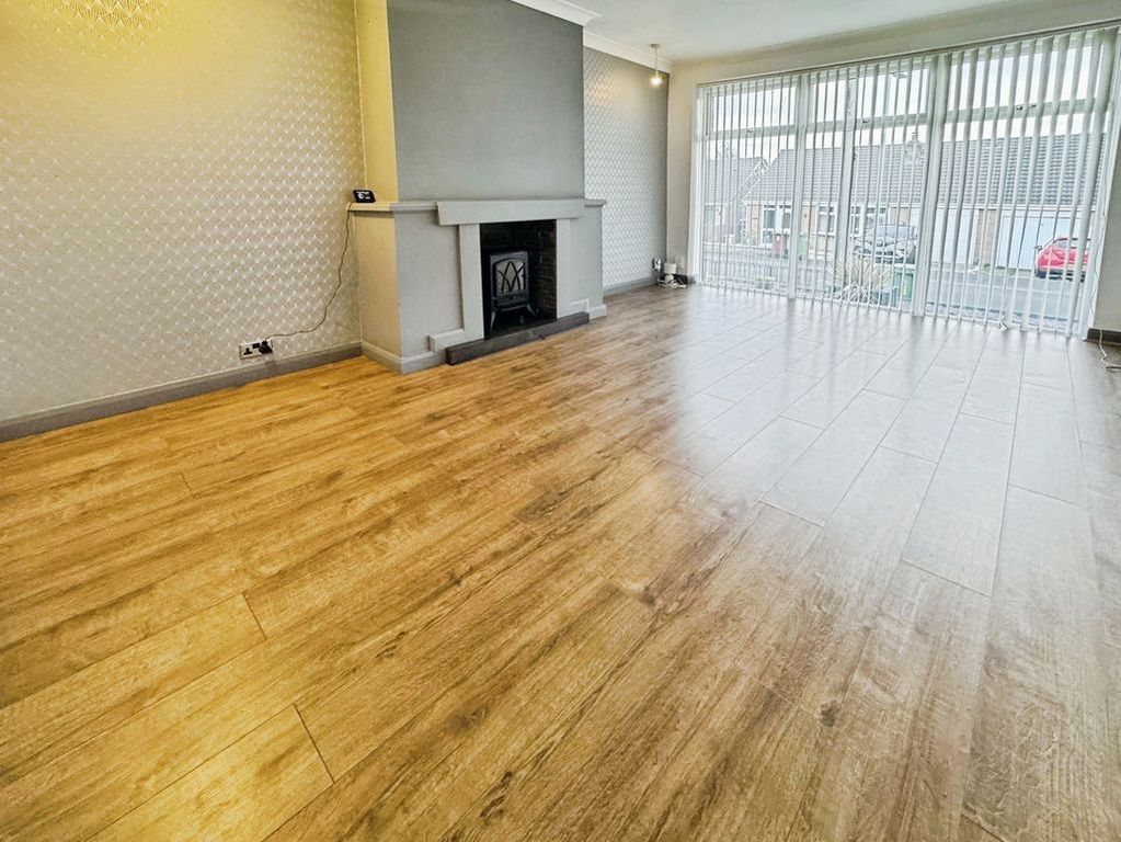 Property photo 2 of 19 Lounge