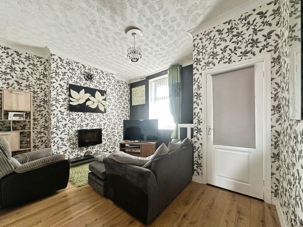 Property photo 2 of 11 Lounge