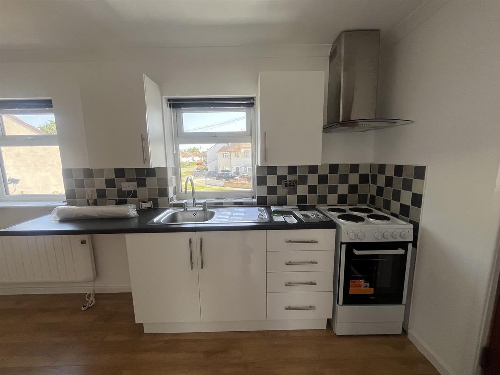 Property photo 3 of 5 Ahlh Living Kitchen Open Plane Kitchen Area.Jpeg