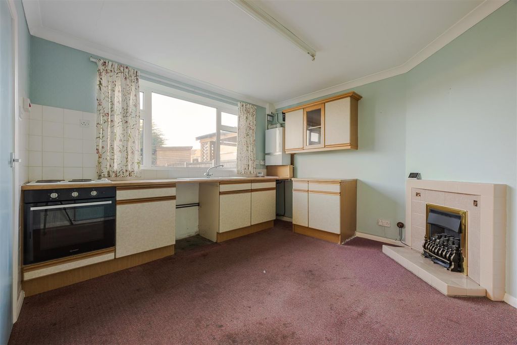 Property photo 3 of 10 Kitchen Diner