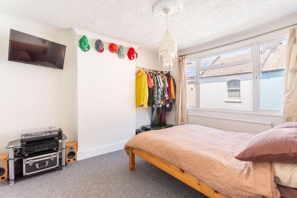 Property photo 3 of 12 22A Rochester Street-4.Jpg