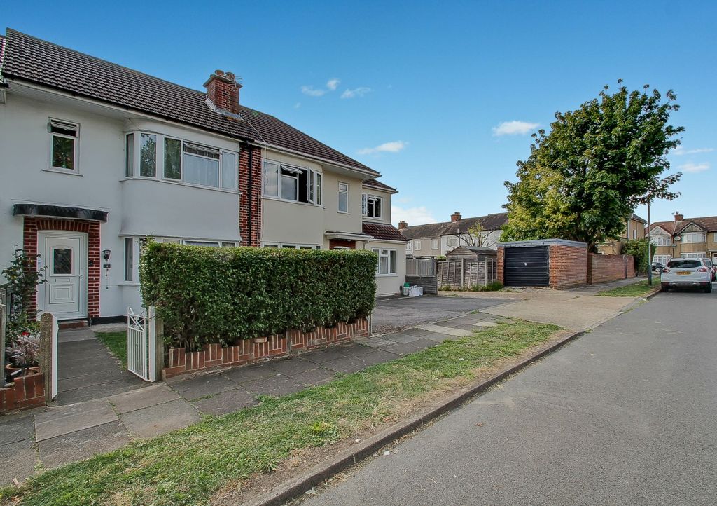 Property photo 1 of 15 4378402