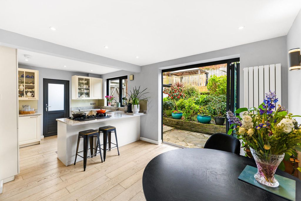 Property photo 2 of 14 Kitchen