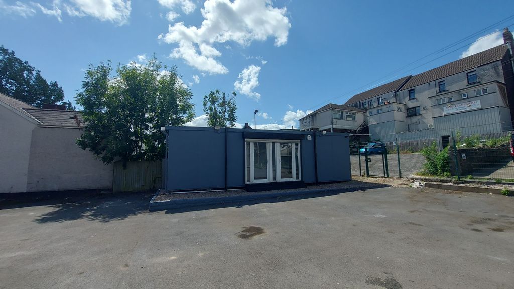 Property photo 3 of 8