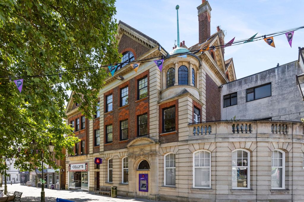 Property photo 1 of 28