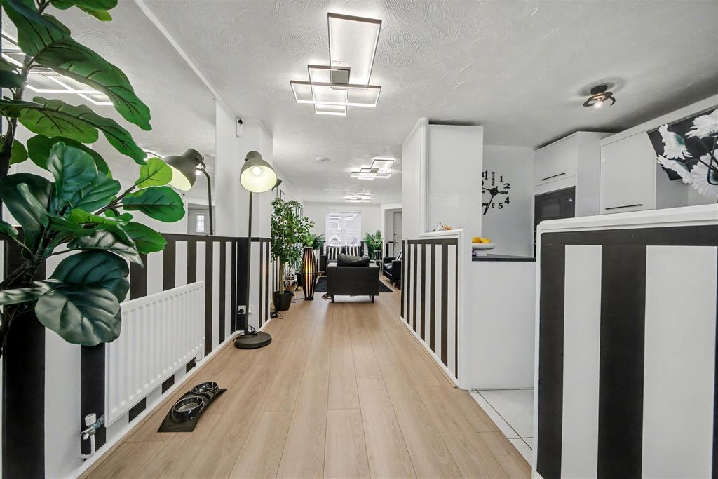 Property photo 3 of 12 Lounge Diner.Jpg