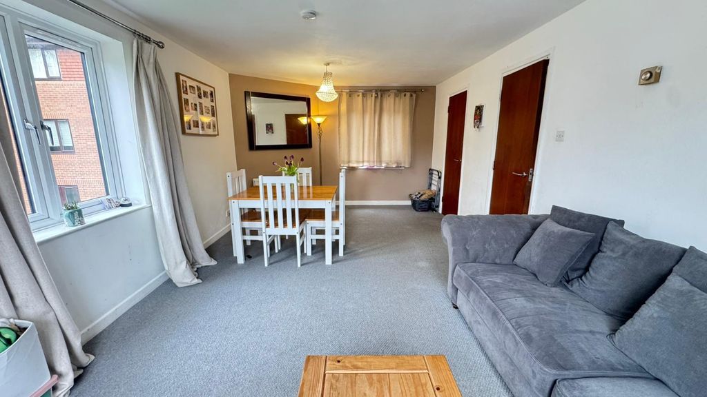 Property photo 3 of 17 Lounge 1.1.Jpeg