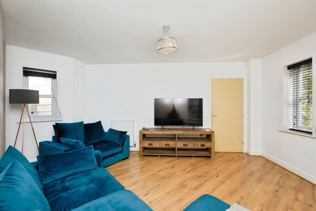 Property photo 3 of 15