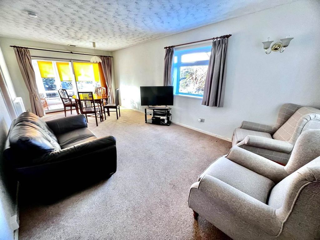 Property photo 3 of 17 Living Room