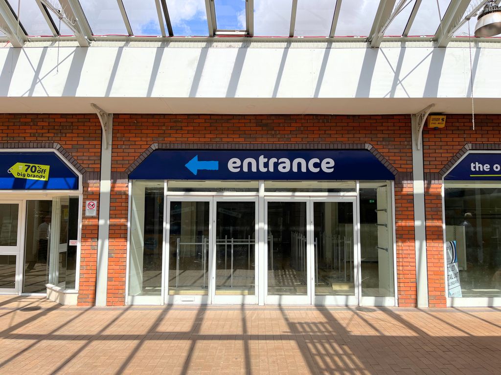 Property photo 1 of 3 Retail Space