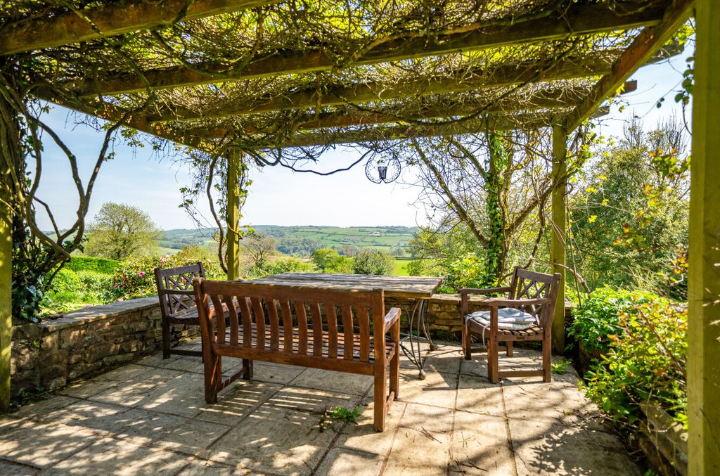 Property photo 2 of 38 Bampton, Seddons